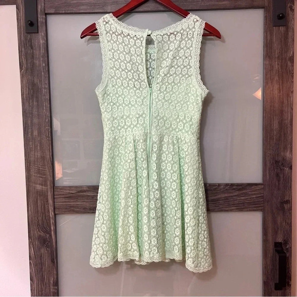 B Darlin Mini Mint Green Lace Overlay Juniors 11/12 Dress Prom/Graduation - Picture 2 of 11